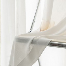 Moderne Hvide Tylgardiner Specialfremstillet I Fjer Til Stuen