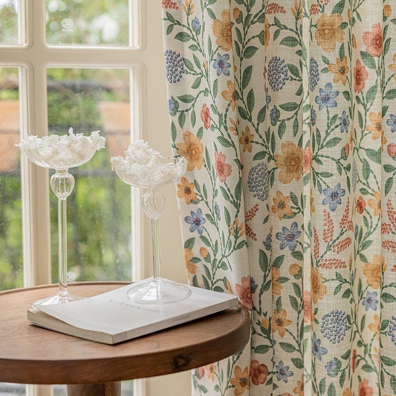 Hørgardiner I Amerikansk Stil Med Små Blomsterprint